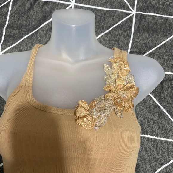 Tan Ribbed Flower Detail Tank Top - Picture 4 of 4